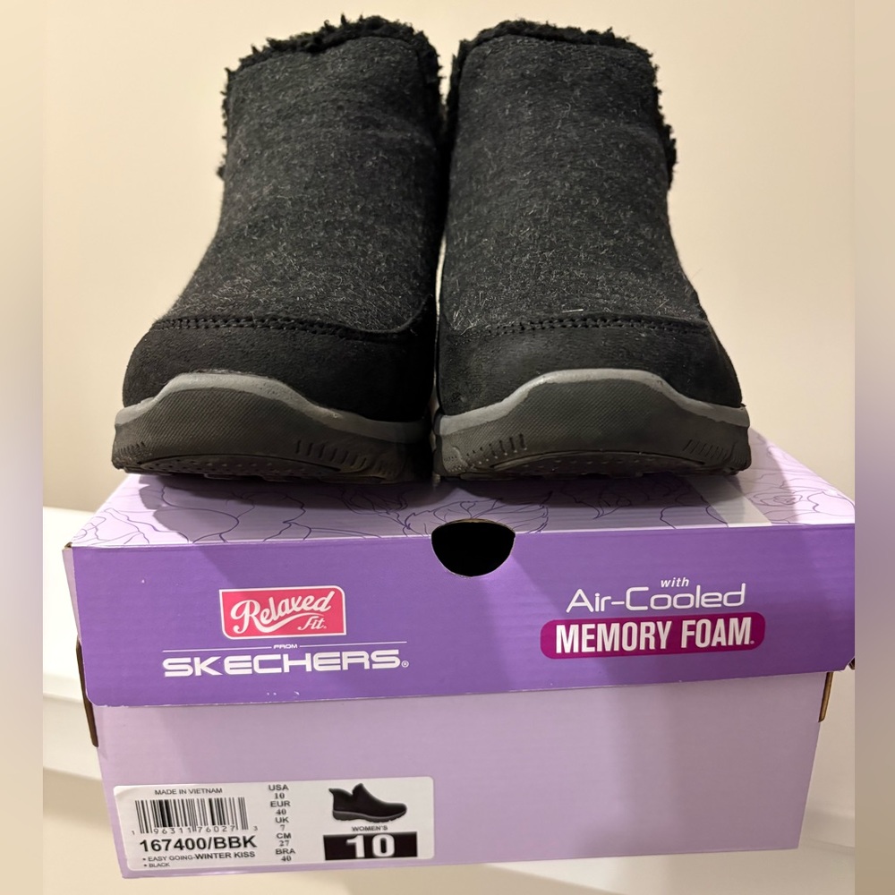 Skechers Women's Black Relaxed Fit Ankle Boots